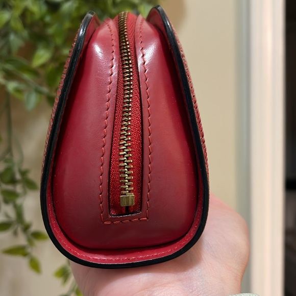 Louis Vuitton Epi Leather Pochette - Picture 3 of 9